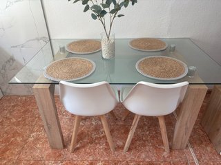 Conjunto Mesa de Comedor y 4 Sillas