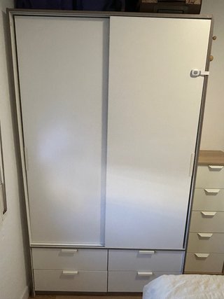 Armario IKEA con 4 cajones