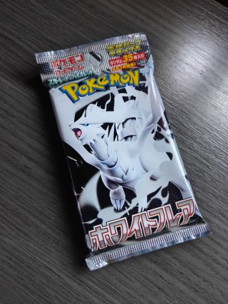 Sobre Deluxe Pokémon White Flare Japonés 35 cartas