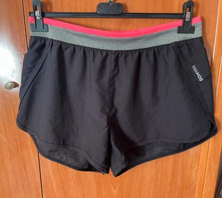 Pantalón negro de deporte