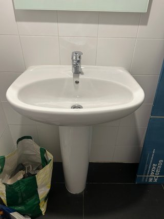 Lavabo de pie blanco marca gala con espejo