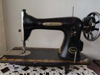 Máquina de coser antigua Hexagon