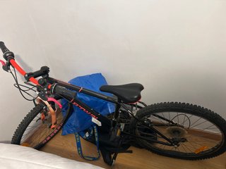 Bicicleta de Montaña B'Twin Negra y Roja