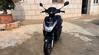 Scooter Peugeot Kisbee
