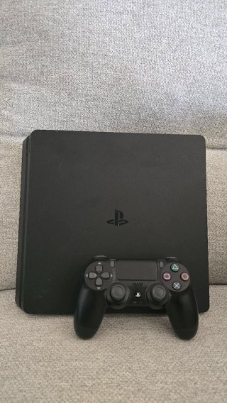 Consola PlayStation 4 (PS4) Slim Negra