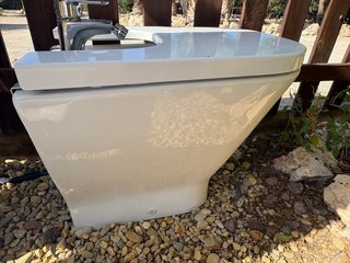 Bidet de baño blanco.