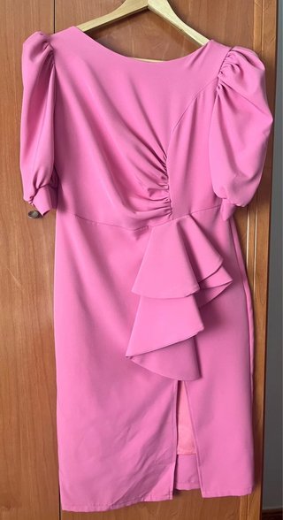 Vestido rosa fucsia mangas abullonadas volantes