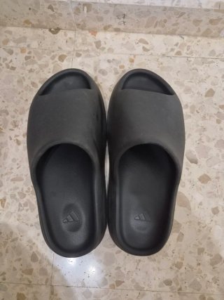 Yeezy Slides Negras