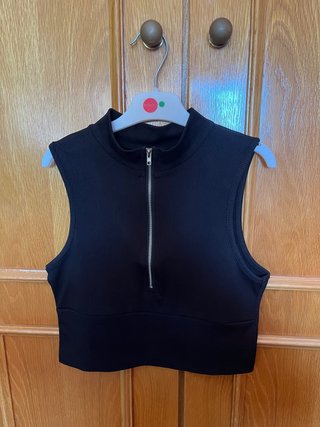 Top de tirantes negro