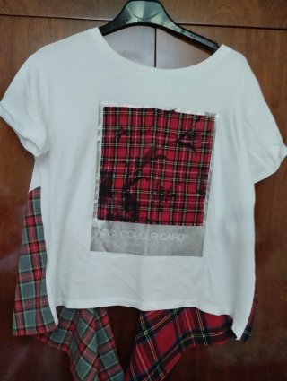 Camiseta con estampado de cuadros