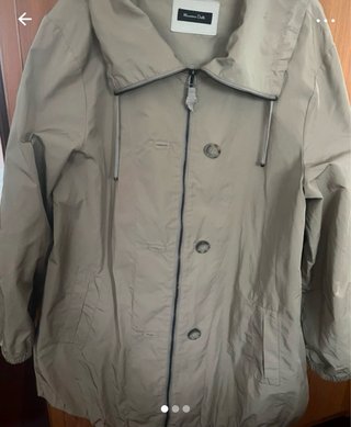 Parca Massimo Dutti Beige. largo 80 cm y ancho 56c