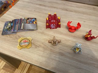 Set Bakugan con Cartas y Caja Metálica
