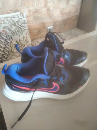 Zapatillas Nike Niño Pequeño agujero ( foto )