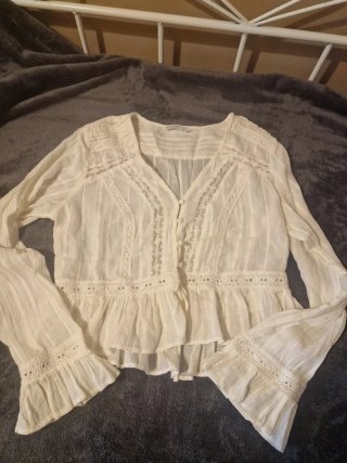 Blusa Stradivarius crema