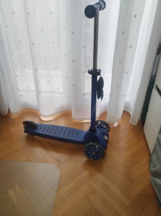 Patinete Infantil Azul con Ruedas Luminosas