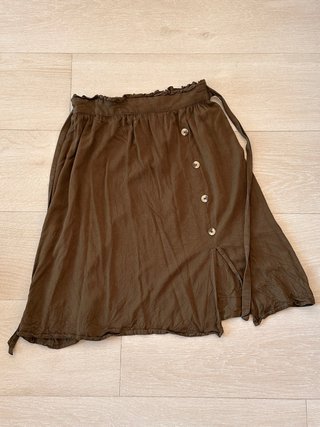 Falda Midi Verde Militar con Botones