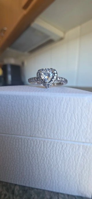 Anillo Pandora Corazón transparente