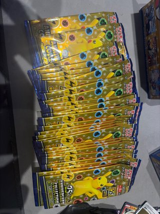 29 Sobres Pokémon 25th Anniversary Collection