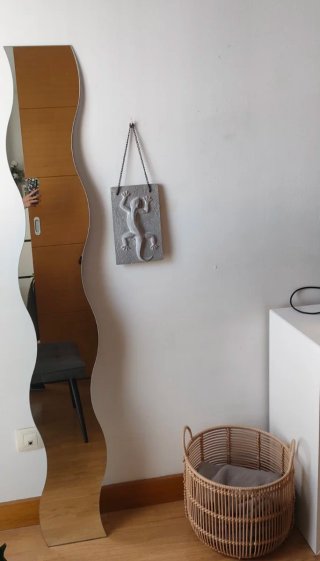 Espejo de pared ondulado.