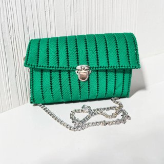 Cartera de mano artesanal verde