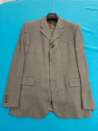 Traje de chaqueta y chaleco gris