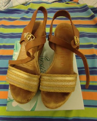 Sandalias de Piel con Cuña Kestis