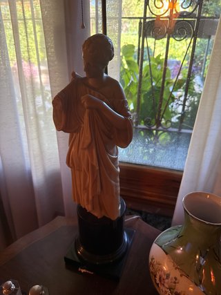 Lámpara de sobremesa figura clásica y pantalla neg