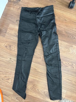 Pantalón Efecto Piel Stradivarius Talla 40