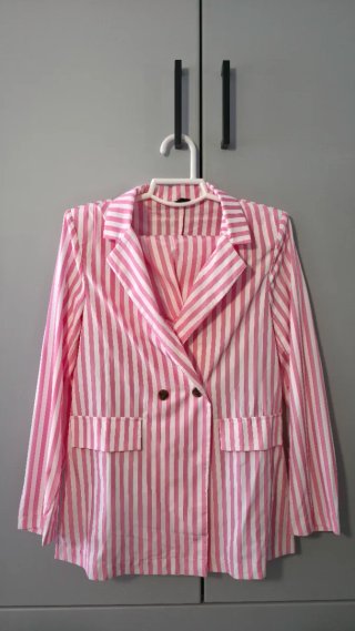 Traje corto de rayas rosa