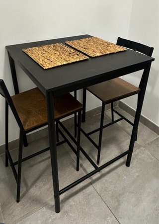 Mesa alta SANDSBERG IKEA.  Impecable estado!
