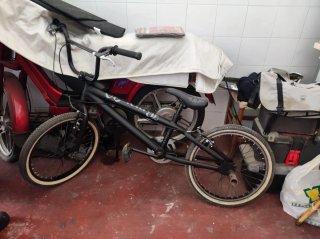 Bicicleta BMX Negra