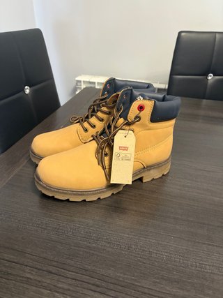 Botas Levi's New Forrest Camel y Azul T38