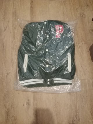 Chaqueta Varsity Verde y Blanca Talla XL
