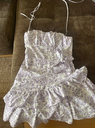 Vestido corto blanco con estampado floral
