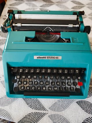 Máquina de escribir Olivetti Studio 45