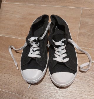 Zapatillas de lona negras y blancas talla 41