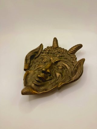 Cenicero de Bronce con Cara de Diablo