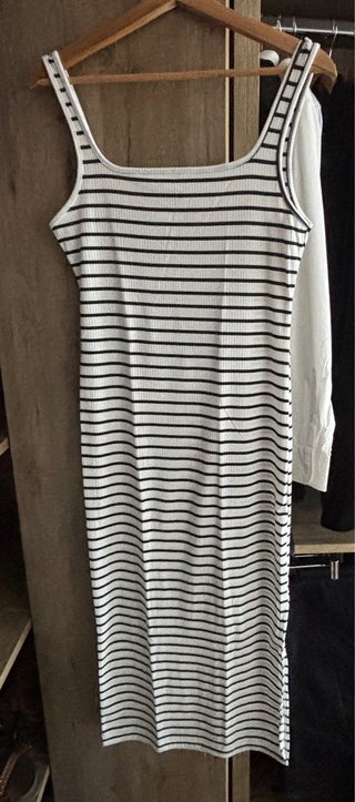 Vestido de rayas blanco y negro