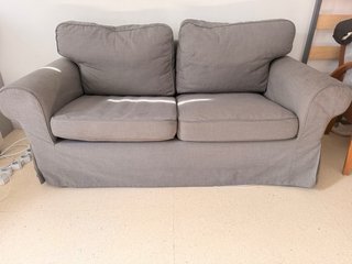 Sillón de dos plazas gris