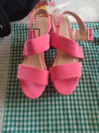 Sandalias de tacón ancho rosa