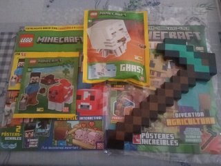 Lote Minecraft: Revistas, LEGO y azada