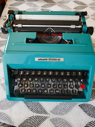 Máquina de escribir Olivetti Studio 45