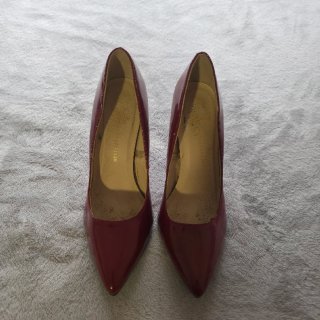 Tacones de aguja rojos