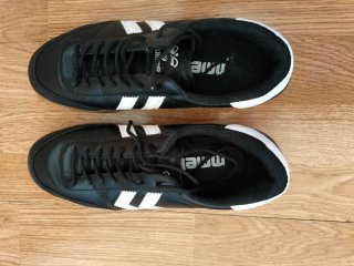Zapatillas Hummel Negras y Blancas