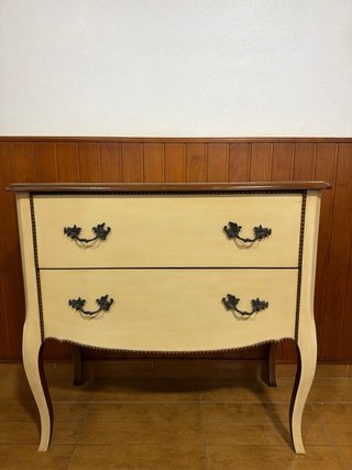 Cómoda de madera estilo clásico