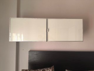 Mueble de pared con puertas