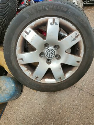 4 Llantas Volkswagen con Neumáticos Michelin