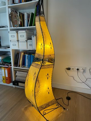 Lámpara de pie artesanal