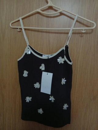 Top marrón con flores Zara