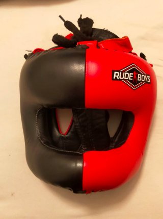 Casco de Boxeo con Barra Rude Boys.